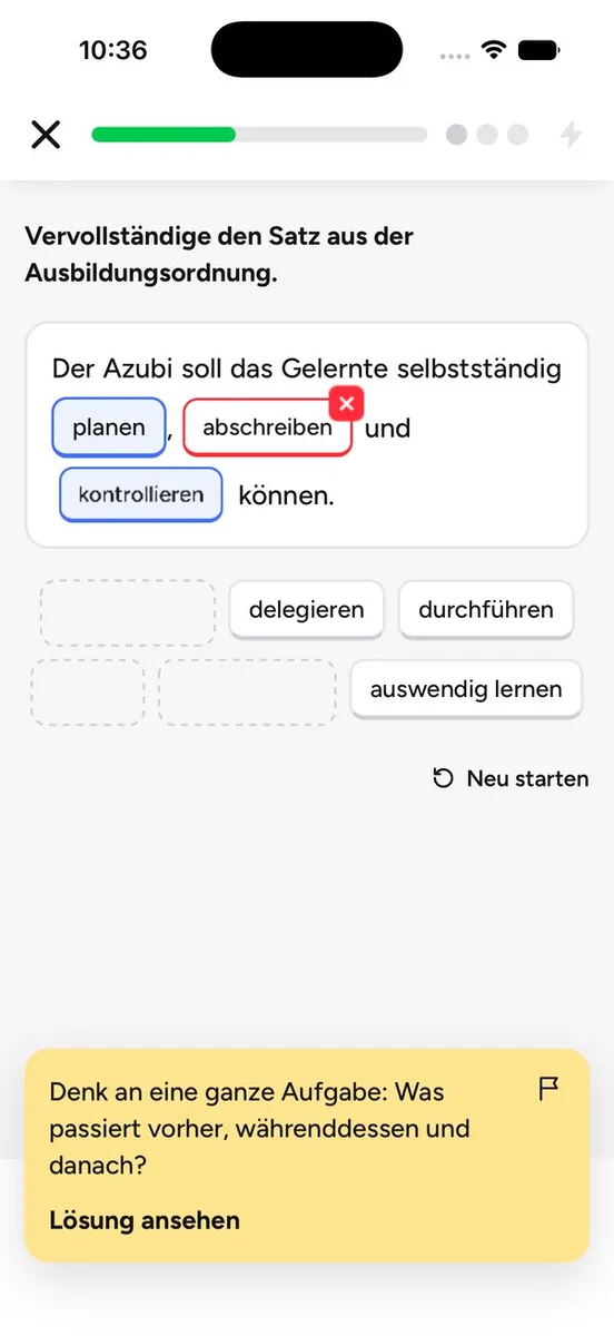 App-Bildschirm mit Lückentext zur Ausbildungsordnung und einem gelben Tipp-Kasten unten.